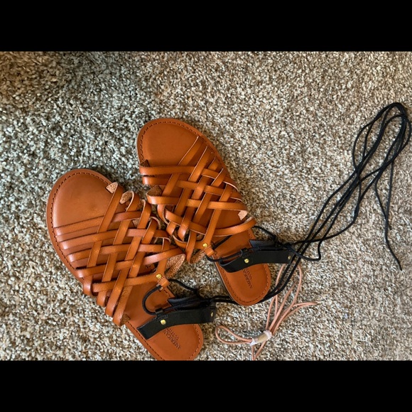 Sandles - Picture 6 of 11